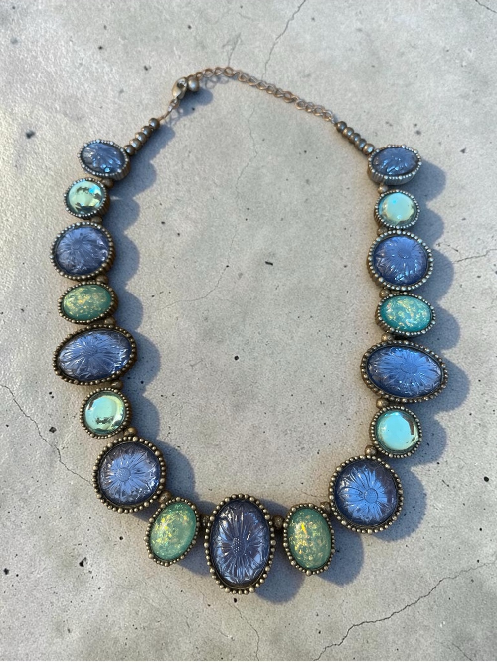 Avon - VTG SP  Blue Lucite & Faux Opal floral Necklace 16-18